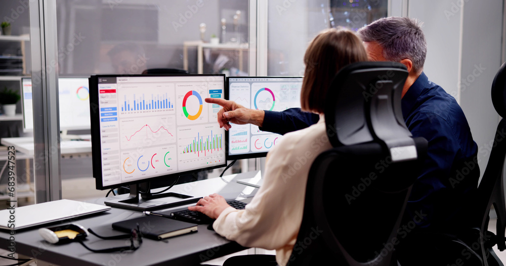 Aufkleber an analyst's view: using data analytics