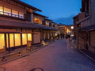 Cercles muraux Kyoto Historical streets of Gion district Kyoto, Japan at night