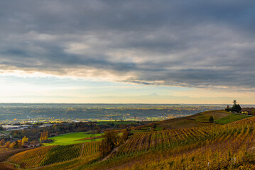 Serralunga, Barolo, Novello: tre borghi stupendi appoggiati sulle colline delle Langhe