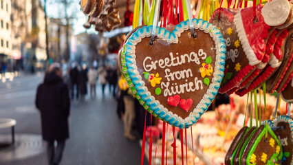 A honey heart on a Christmas stand with the inscription Greetings from Zurich