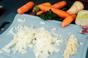 Rinderbraten vom Weißen Scherzl mit Karotten und Zwiebel im Dutch Oven - Roast Beef with Carrot and Onion in the Dutch Oven