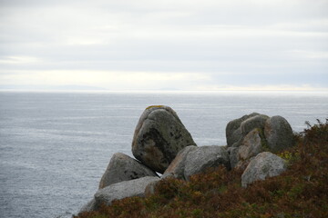 Rocas en la costa de Doniños
