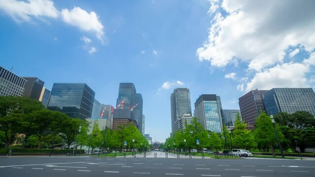 東京タイムラプス　皇居前広場から望む丸の内と東京駅　2023　