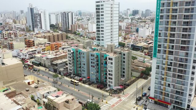 EDIFICIOS EN LA CIUDAD