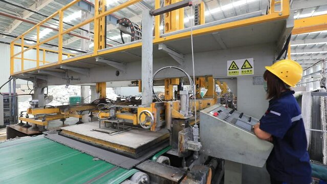 Workers work nervously on the production line of new building materials calcium silicate board, North China