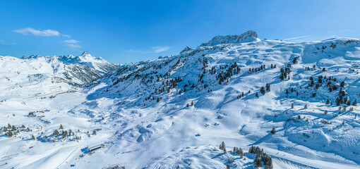 Traumwinter am Hochtannbergpaß in Vorarlberg, Blick auf das Wintersportgebiet am Saloberkopf