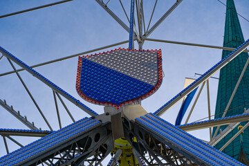 Close-up of coat of arms of City of Zurich and Canton Zurich at ferris wheel of fun fair named Züri Fäscht at City of Zürich on a sunny summer evening. Photo taken July 7th, 2023, Zurich, Switzerland. - obrazy, fototapety, plakaty