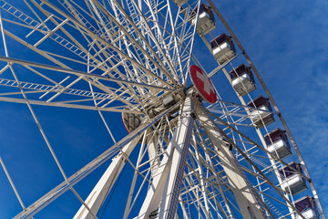 Fun fair named Züri Fäscht at City of Zürich with gondolas of ferris wheel and Swiss flag on a sunny summer evening. Photo taken July 7th, 2023, Zurich, Switzerland.