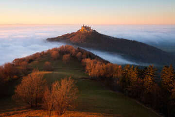 Burg Hohenzollern über dem Nebelmeer