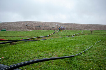 Tubature di produzione e distribuzione di gas. Gasdotto e metanodotto in panorama.