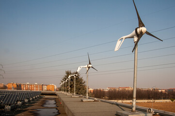 Pale eoliche per produzione di energia rinnovabile. Energia alternativa per conservazione ambiente,...