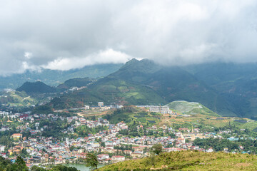 Fototapeta na wymiar View of Sa Pa while hiking in the mountains