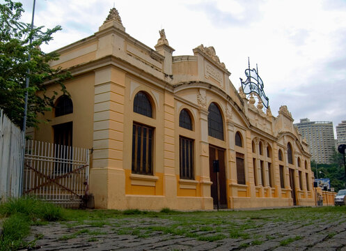 Serraria Souza Pinto is part of the architectural complex of Rui Barbosa square, in the city of Belo Horizonte.