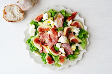 イチジクと生ハムのサラダ