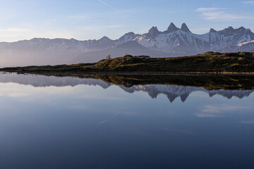 Reflet des Aiguilles d'Arves (Savoie - France - Alpes) 