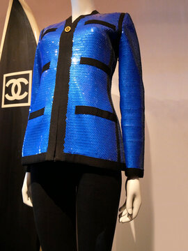 Chanel set, cocktail jacket and 1991 boxer shorts inspired by the world of surfing. Ready-to-wear and sports fashion. 