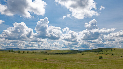 Fototapeta premium Causse Méjean - Lozère - Cévennes - paysage 
