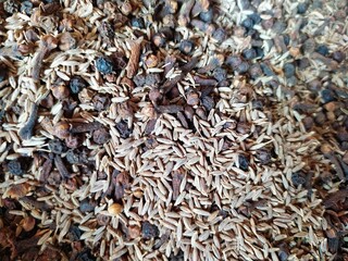Mixture of cumin and cloves