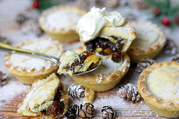 homemade Christmas mince pies