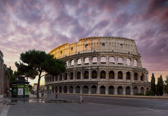 Fototapeta na wymiar Ancient Colosseum in Rome at dawn.