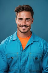 Obraz premium Smiling handsome auto mechanic