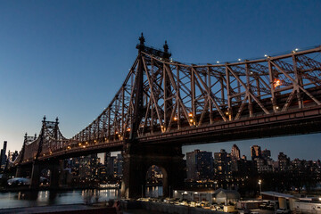 Obraz premium city bridge at night