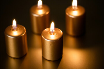 advent - Four golden Candles burning
