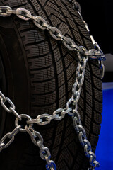 Anti-skid system for car wheels. Snow and traction chains