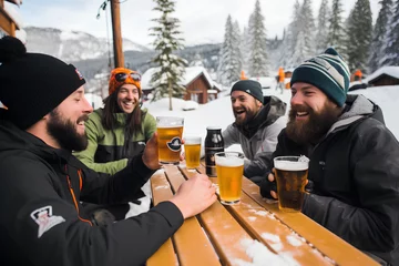 Foto op Plexiglas Group of friends having fun in ski resort in winter. Friends drinking beer at snow bar © Lara
