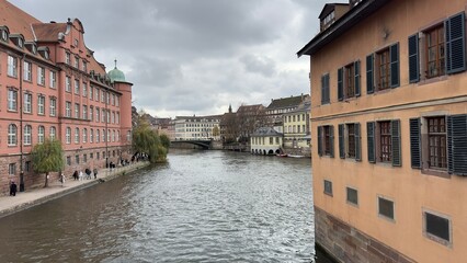 Obraz premium Beautiful view of strasbourg with houses near the river