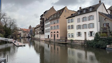 Fototapeta na wymiar Beautiful view of strasbourg with houses near the river