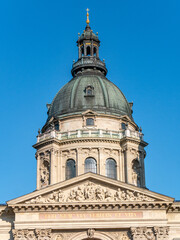 Fototapeta na wymiar Close-up Shot of St. Steven's Basilica in Budapest on a sunny afternoon