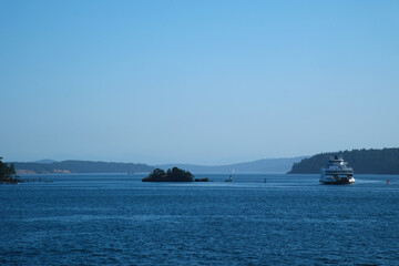 Obraz premium The road by ferry to Victoria from Vancouver beautiful ocean water sun reflections Travel agency trip to Vancouver Island