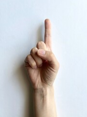 ジェスチャー　人差し指を立てる