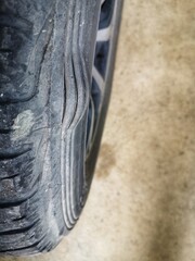 Tire malfunction caused by spherical swelling, tire malfunction that can cause danger during use.
