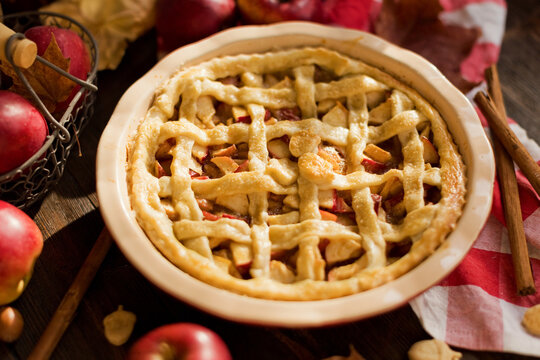 Fresh apples and American apple pie
