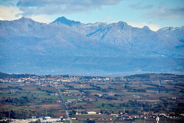 Fototapeta na wymiar Canavese e le Alpi