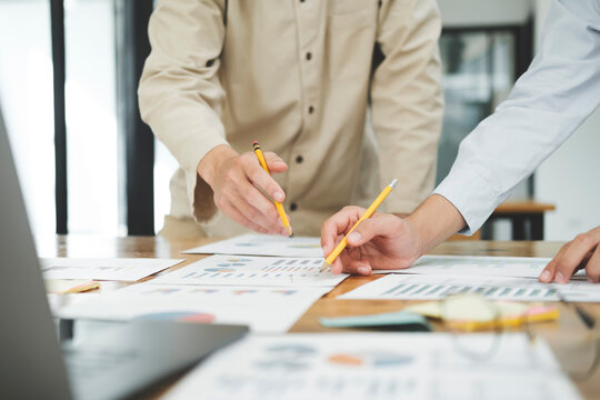 Businessmen teamwork meeting to discuss the investment.