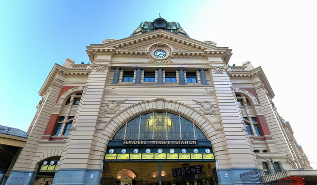 Flinders Street Station in Edwardian style, opened in AD 1854 and the oldest in the country. Melbourne-Australia-915