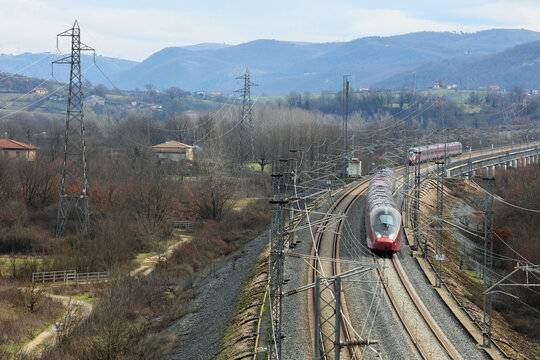 Treni alta velocità nei pressi di Ceccano nel Lazio.