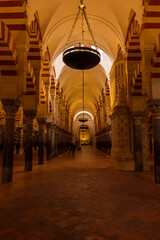 Obraz premium Cordoba, Spain, September 13, 2021: Interior view of the Mosque-Cathedral Monumental Site of Cordoba. The famous Red and white arches of La Mezquita.