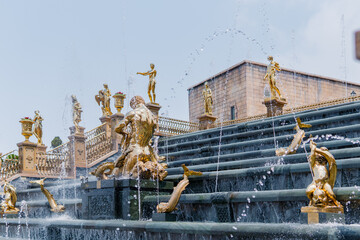 gold statue