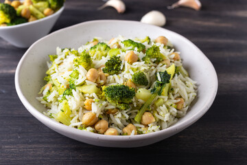 Basmati rice with chickpeas and broccoli. Healthy and balanced dish suitable for those following a vegan diet.