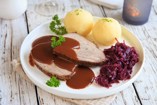 Rinderbraten mit Kl&ouml;&szlig;en