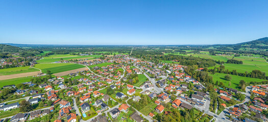 Brannenburg im Kreis Rosenheim im Luftbild, Ausblick über die nördliche Gemeinde ins Inntal