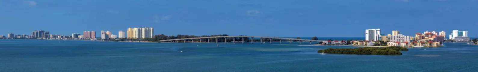 Photo sur Aluminium Clearwater Beach, Floride Sand Key Bridge - A panoramic view of Sand Key Bridge, connecting Clearwater at right and Belleair Beach at left, over the Clearwater Pass on a calm Autumn morning, Florida, USA.