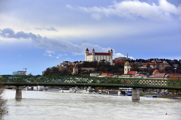 Zamek Królewski w Bratysławie, Słowacja, zabytek, symbol miasta, atrakcja turystyczna, - obrazy, fototapety, plakaty