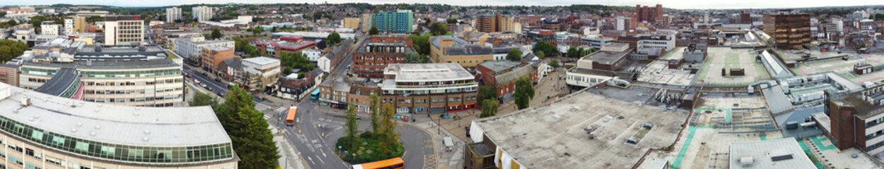 Fototapeta na wymiar Beautiful Aerial Wide Angle Panoramic View of Central Luton City and Its Buildings