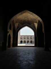 an archway in a brick building that is empty and dark