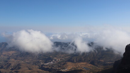 sobre las nubes